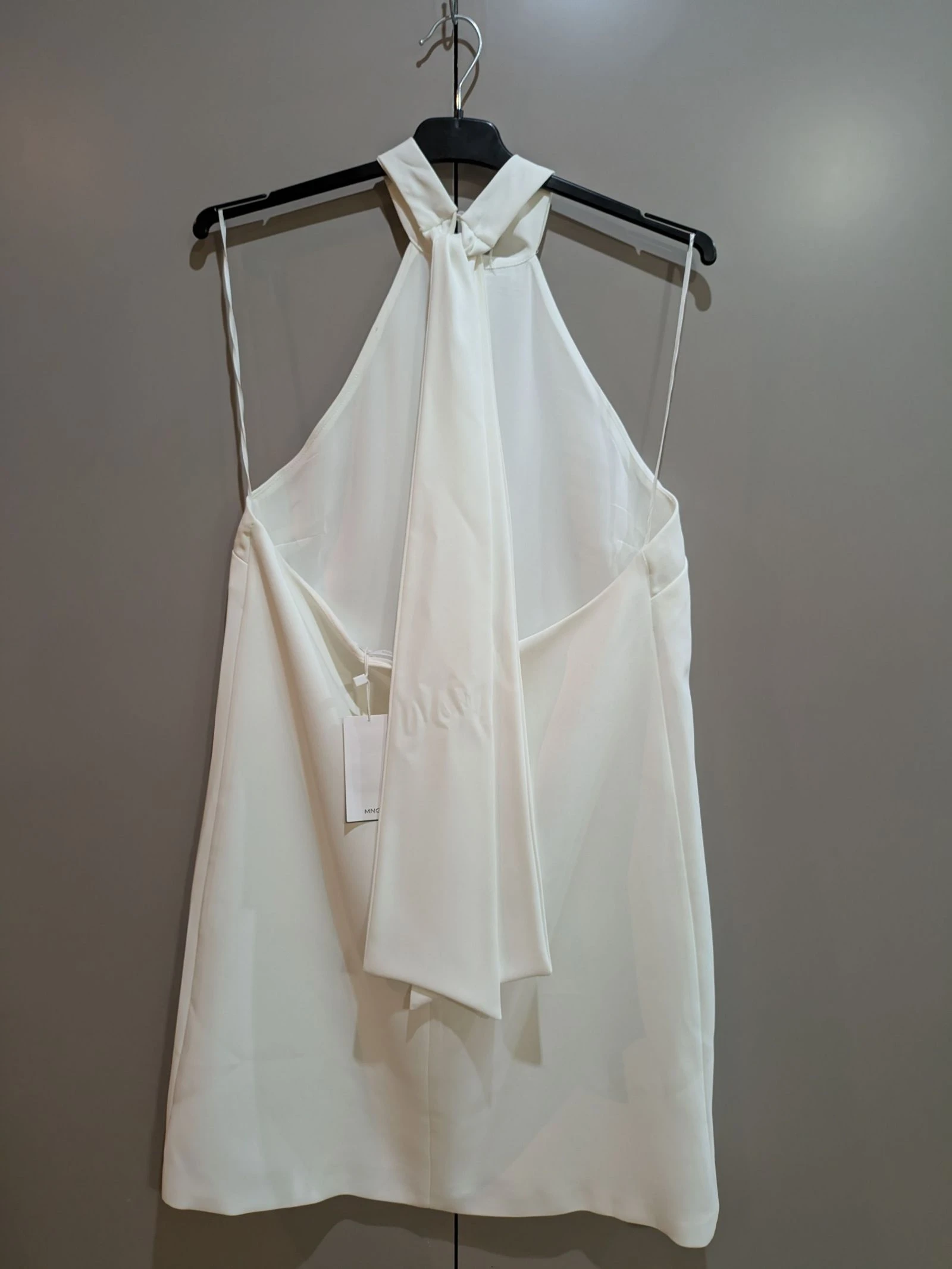 Vestido Corto Minimalista de Cuello Halter en Blanco Marfil talla L de Mango  – photo 5